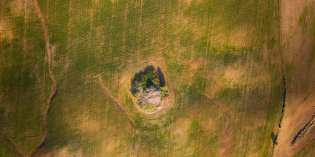 Archäologische Funde: Verborgene neolithische Grabhügel in der Tschechischen Republik